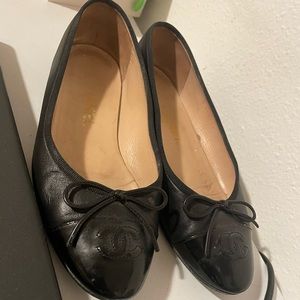 Chanel leather black ballet flats 37